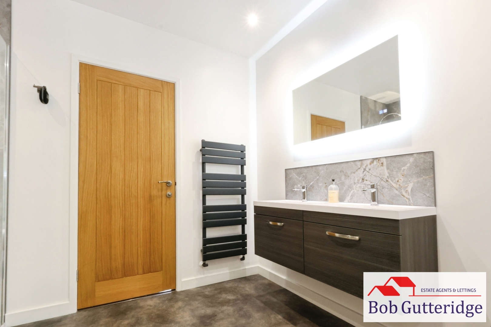JACK AND JILL EN-SUITE SHOWER ROOM